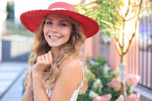 Fashion lifestyle portrait pretty woman posing in the city summer, street fashion