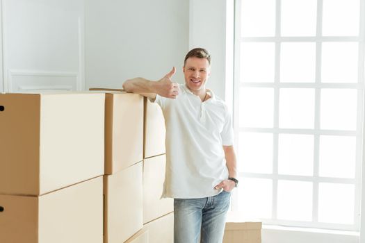 young man is happy with the delivery of things to his new apartment. photo with copy-space
