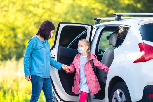 Mother brought daughter in protective masks back to school in car