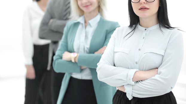 confident businesswoman standing in front of his business team.photo with copy space