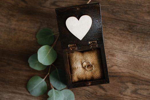 wedding rings with a wedding decor