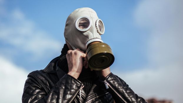 close up. casual guy in a gas mask on a city background . photo with a copy-space