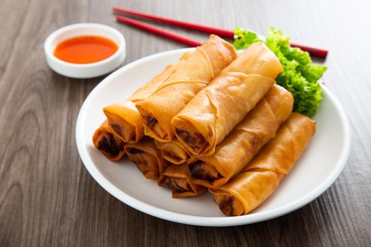 Deep fried spring rolls , popiah