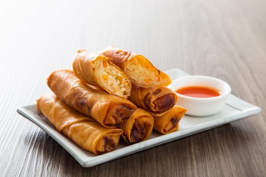 Deep fried spring rolls , popiah