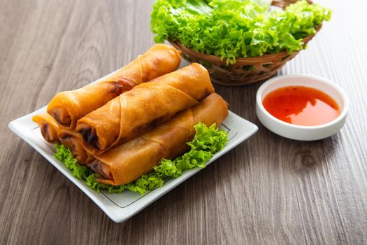 Deep fried spring rolls , popiah