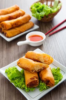 Deep fried spring rolls , popiah