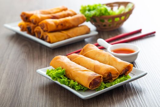 Deep fried spring rolls , popiah