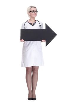 in full growth. female medic with an arrow pointing in the right direction. isolated on a white background.
