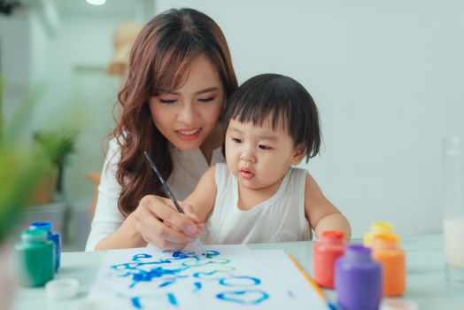 Mom and kid drawing picture and color painting art