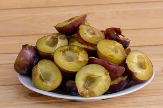 A plate full of tasty and juicy plums.