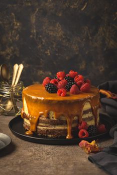 Delicious caramel cake with blackberries and raspberries.