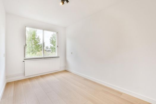Spacious, bright and beautiful room with large windows and parquet floors