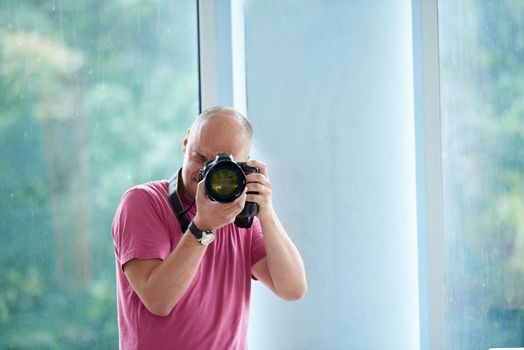 pro photographer with dlsr camera in purple tshirt