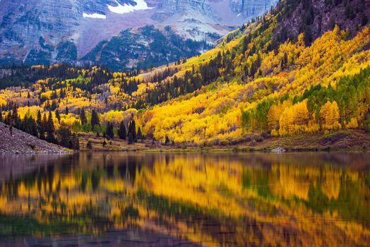 Fall in the Colorado, Maroon Lake and Colorful Forest. Yellow Aspen Trees. Aspen, Colorado, USA.