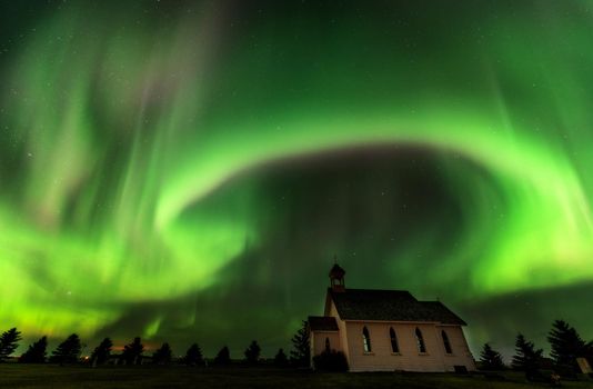 Aurora explosion in Saskatchewan Canada very colorful pulsating