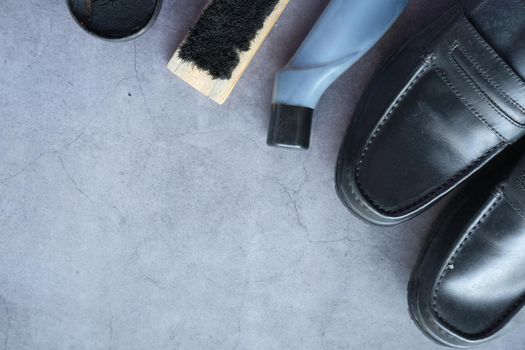 cleaning Shoe with a brush on floor .