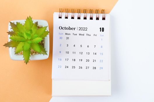 The October 2022 desk calendar with tree pot.