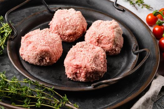 Fresh raw beef meatballs set, on gray stone table background