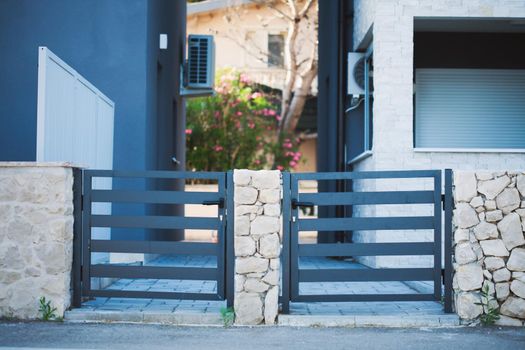 The courtyard door and the passage between the two buildings. Mediterranean style of construction.