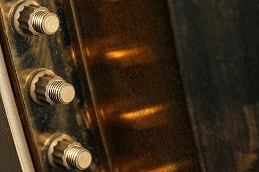 Close the metal nut on the gold bolt