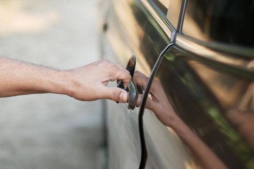 men hand open a car door .