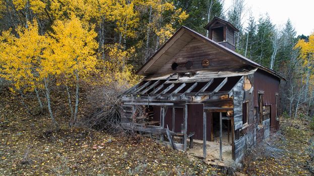 Falling apart house that has ben neglected