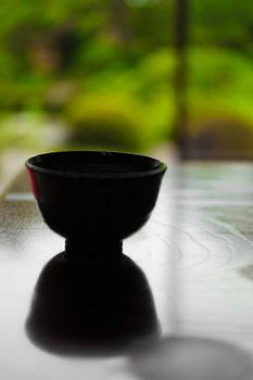 Matcha plated at the Japanese-style desk. Shooting Location: Tokyo metropolitan area