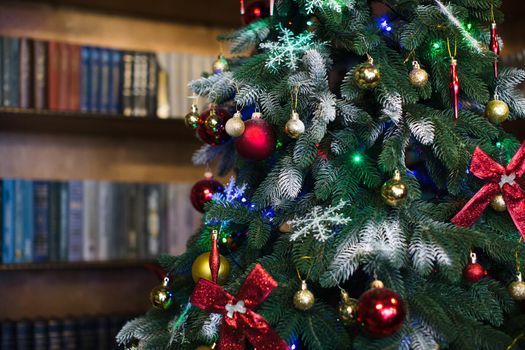 Christmas tree with toys and balloons in a homely atmosphere