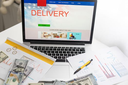 Online shopping ecommerce and shipping concepts A cardboard box with a cart or cart logo on a laptop keyboard represents a customer placing an order from a retail store over the Internet.