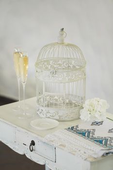 Wedding accessories: champagne glasses cage wedding towel