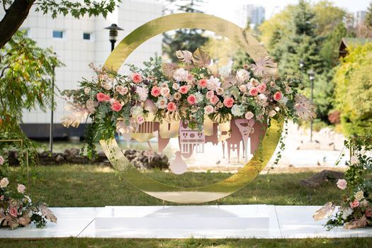 Beautiful round wedding arch before the ceremony.