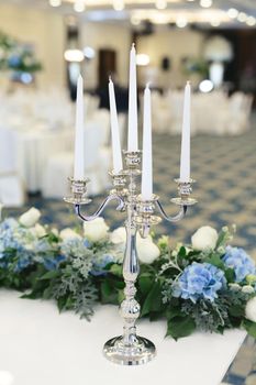 Wedding candle holder with floral decoration at the wedding banquet.