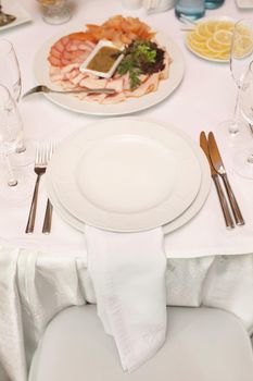 Beautiful setting of the wedding banquet table in the restaurant.