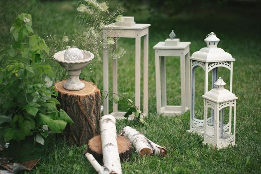 Wedding decor: flowers, candles and birch logs.