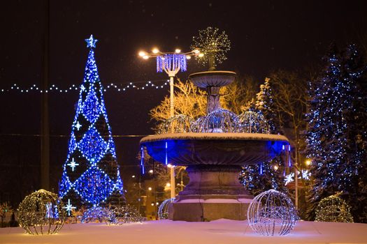 Christmas tree on the main Square on a winter night in snow