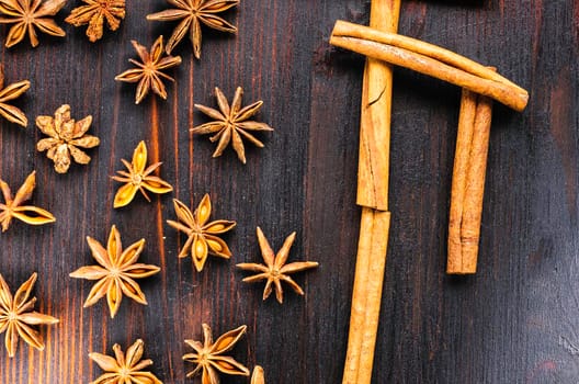 scattered the cinnamon and star anise top view left and right on desk