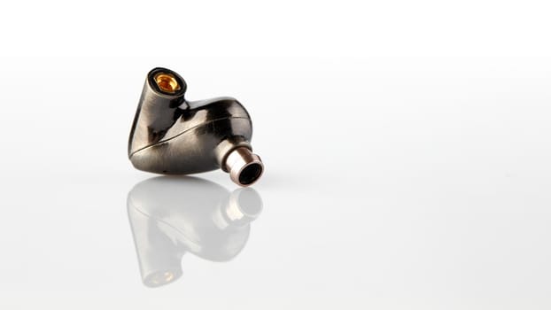 Audiophile in-ear earphone with MMCX connector. high quality sound. professional sound.