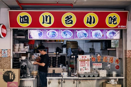 Street cafe in Chinatown. Queue for delicious food. 19.01.2019 Chinatown, Singapore.