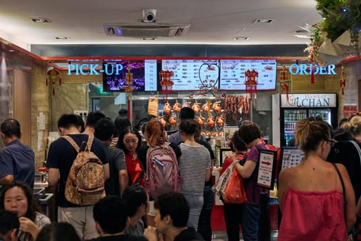 Street cafe in Chinatown. Queue for delicious food. 19.01.2019 Chinatown, Singapore.