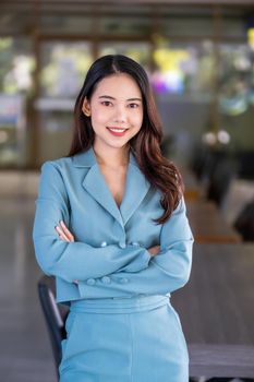 female entrepreneur showing a happy smiling face