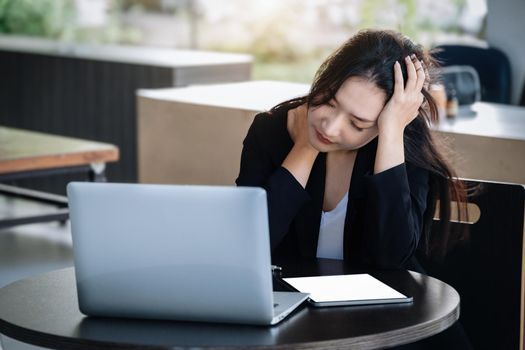 Concept Burnout Syndrome. Business Woman feels uncomfortable working. Which is caused by stress, accumulated from unsuccessful work And less resting body. Consult a specialist psychiatrist