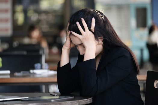 Concept Burnout Syndrome. Business Woman feels uncomfortable working. Which is caused by stress, accumulated from unsuccessful work And less resting body. Consult a specialist psychiatrist