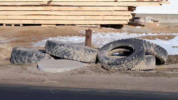 Old tires are not disposed of in the yard, they lie and pollute the environment.