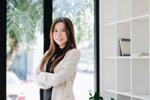 female entrepreneur showing a happy smiling face