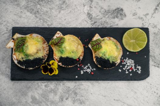 Delicacy roasted scallops with cheese spices and chuka algae