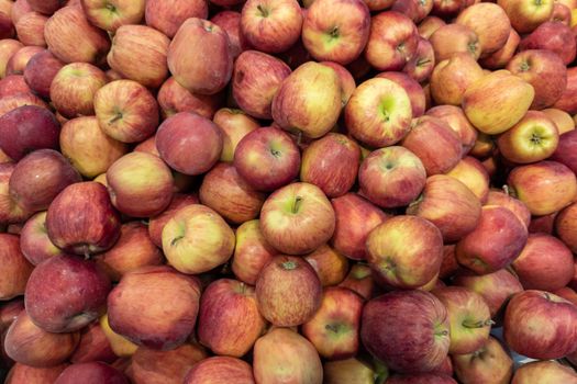 full-frame view of unadorned pile of red apples in a grocery store.