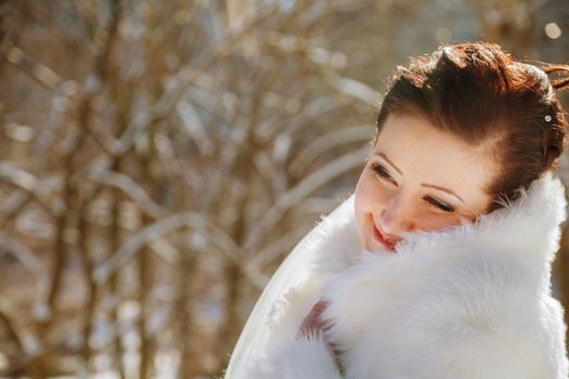 portrait of young bride in winter Bride in the park in winter