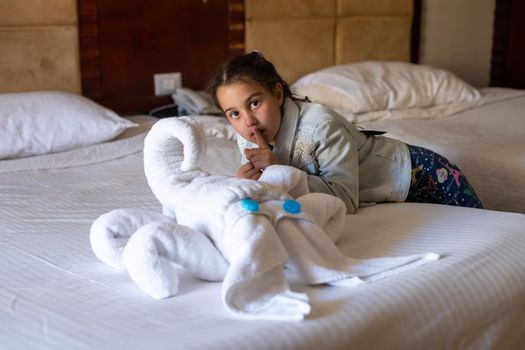 figure of towels on the bed. figurine Of Towels On Bed.