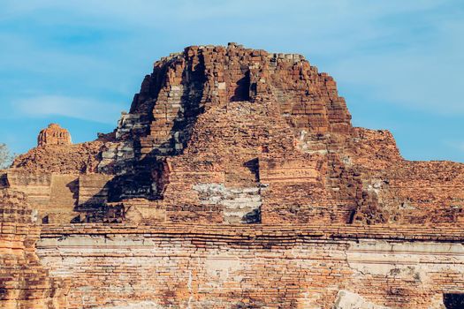A closer look at the ruins of Wat Chaiwatthanaram, one of the most famous archaeological site in Ayutthata Historical Park in Thailand