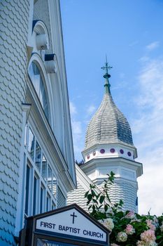 historic baptist church buildign in new england